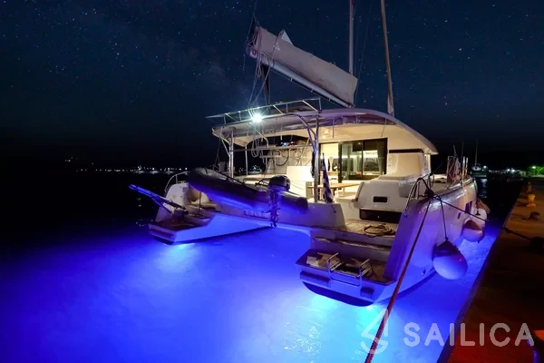 Lagoon 42 - Yacht Charter Sailica