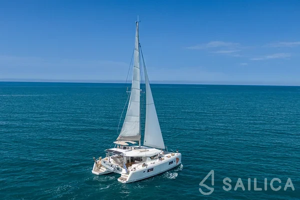 Lagoon 42 - Yacht Charter Sailica