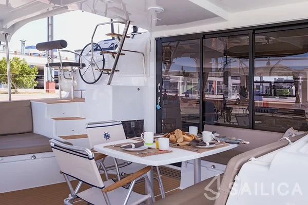Lagoon 42 - Yacht Charter Sailica