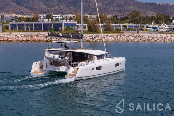 Lagoon 42 - Yacht Charter Sailica