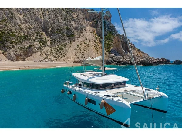 Lagoon 42 - Yacht Charter Sailica