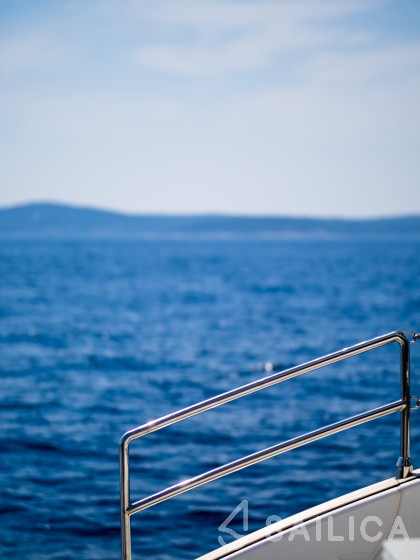 Sunreef 50 - Yacht Charter Sailica