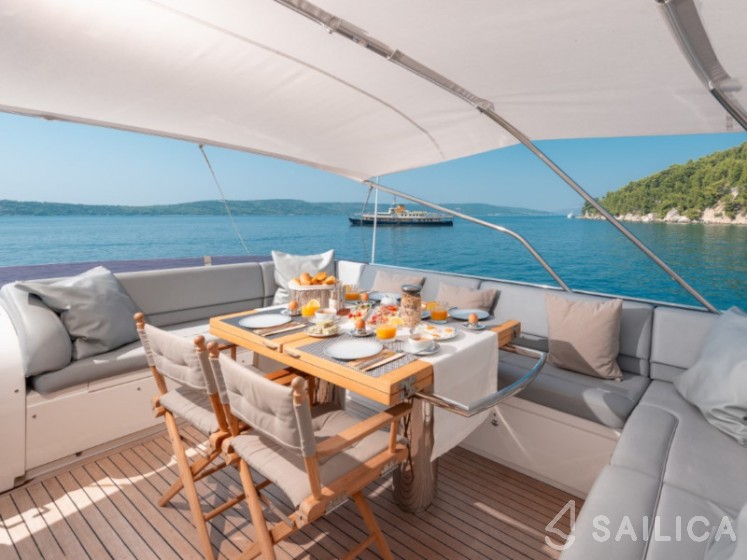 Princess 72 Fly - Yacht Charter Sailica