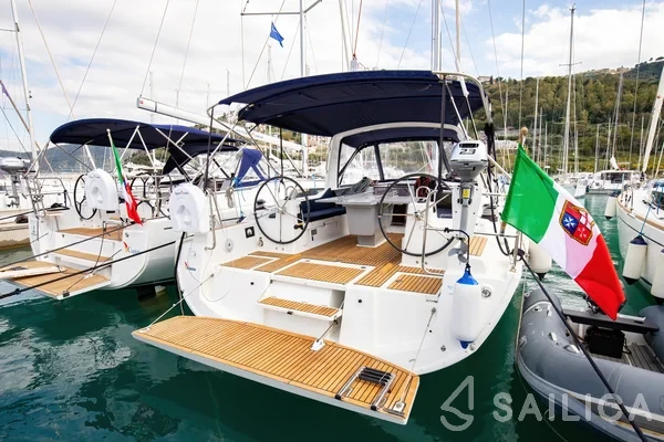 Oceanis 41.1 - Yacht Charter Sailica