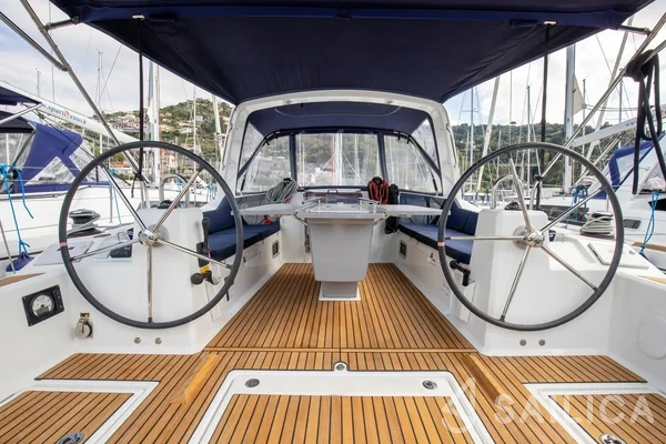 Oceanis 41.1 - Yacht Charter Sailica