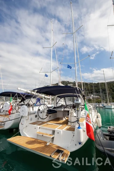Oceanis 41.1 - Yacht Charter Sailica