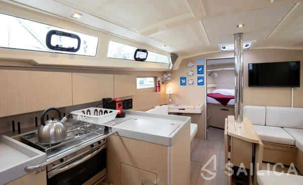 Oceanis 41.1 - Yacht Charter Sailica