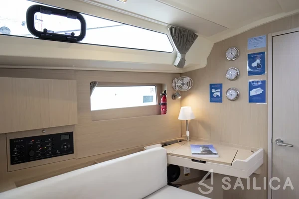 Oceanis 41.1 - Yacht Charter Sailica
