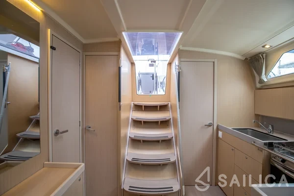Oceanis 41.1 - Yacht Charter Sailica