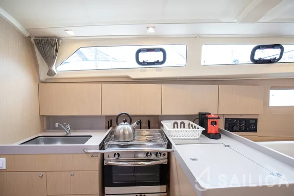 Oceanis 41.1 - Yacht Charter Sailica
