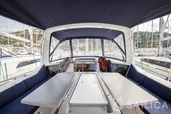 Oceanis 41.1 - Yacht Charter Sailica
