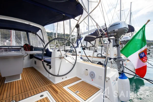 Oceanis 41.1 - Yacht Charter Sailica
