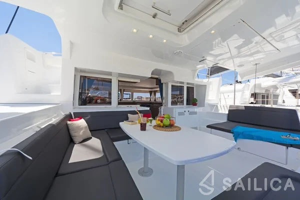 Lagoon 450  Flybridge - Yacht Charter Sailica