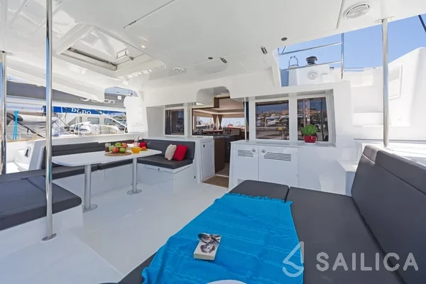 Lagoon 450  Flybridge - Yacht Charter Sailica
