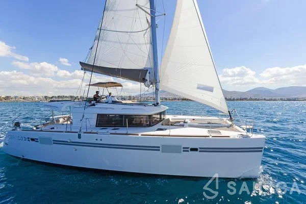 Lagoon 450  Flybridge - Yacht Charter Sailica