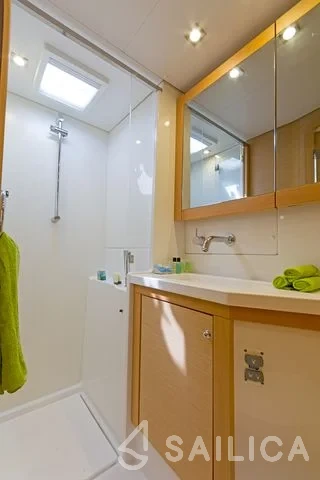 Lagoon 450  Flybridge - Yacht Charter Sailica