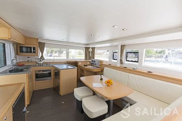 Lagoon 450  Flybridge - Yacht Charter Sailica