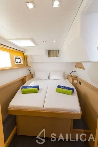Lagoon 450  Flybridge - Yacht Charter Sailica