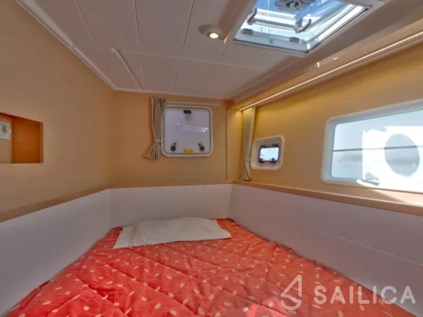 Lagoon 400 S2 - Yacht Charter Sailica