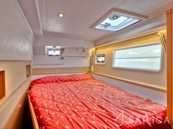 Lagoon 400 S2 - Yacht Charter Sailica
