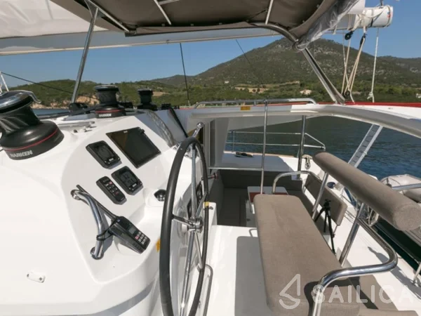 Lagoon 400 S2 - Yacht Charter Sailica
