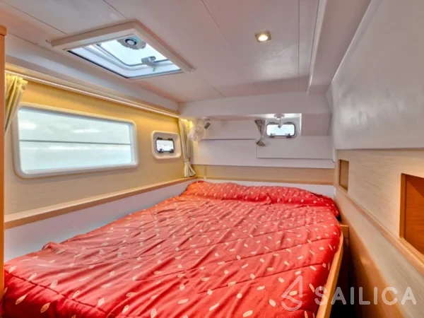 Lagoon 400 S2 - Yacht Charter Sailica