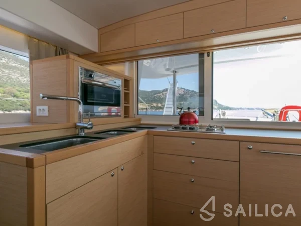 Lagoon 400 S2 - Yacht Charter Sailica