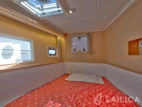 Lagoon 400 S2 - Yacht Charter Sailica