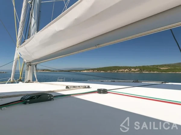 Lagoon 400 S2 - Yacht Charter Sailica