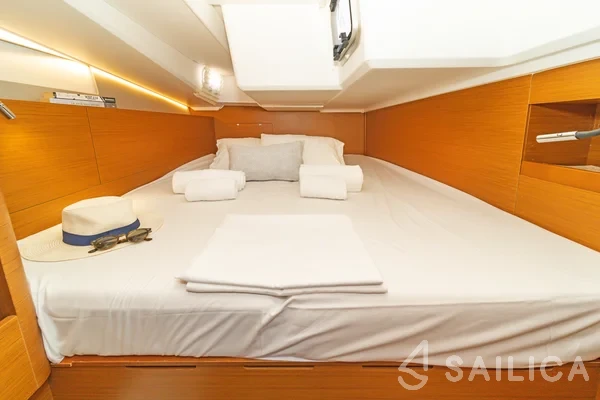 Sun Odyssey 490 - Yacht Charter Sailica