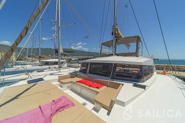 Bali 4.1 - Yacht Charter Sailica
