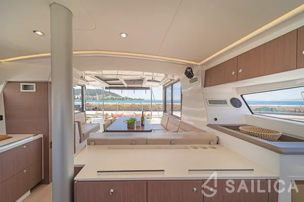 Bali 4.1 - Yacht Charter Sailica
