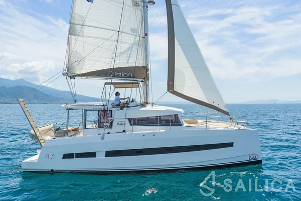 Bali 4.1 - Yacht Charter Sailica