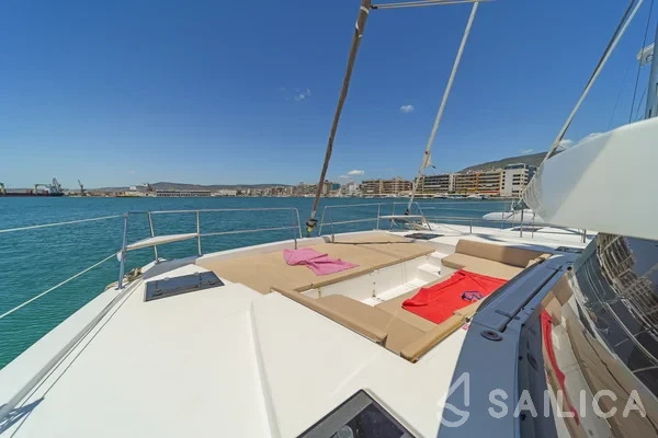 Bali 4.1 - Yacht Charter Sailica