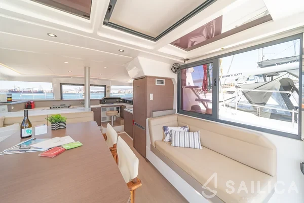 Bali 4.1 - Yacht Charter Sailica