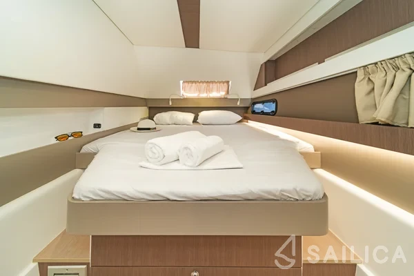 Bali 4.1 - Yacht Charter Sailica