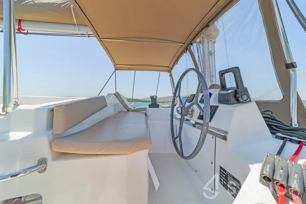 Bali 4.1 - Yacht Charter Sailica