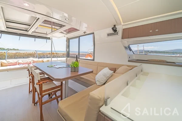 Bali 4.1 - Yacht Charter Sailica