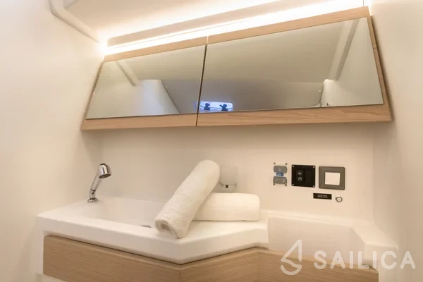 Oceanis 46.1 - Yacht Charter Sailica