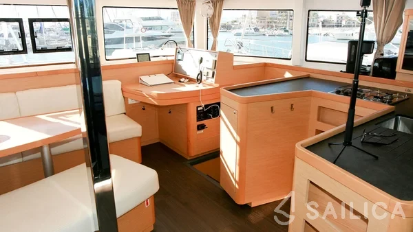 Lagoon 42 - Yacht Charter Sailica