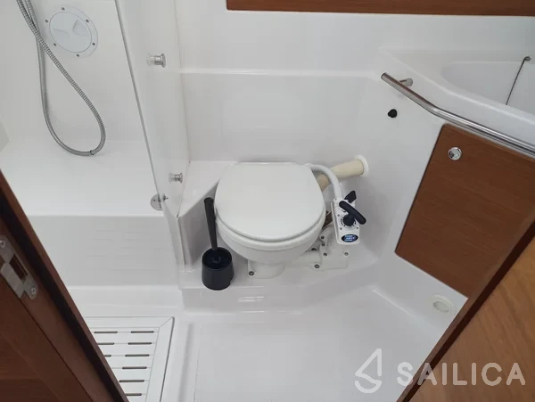 Elan Impression 45.1 - Yacht Charter Sailica