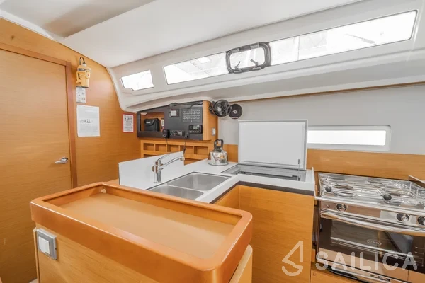 Sun Odyssey 410 - Yacht Charter Sailica