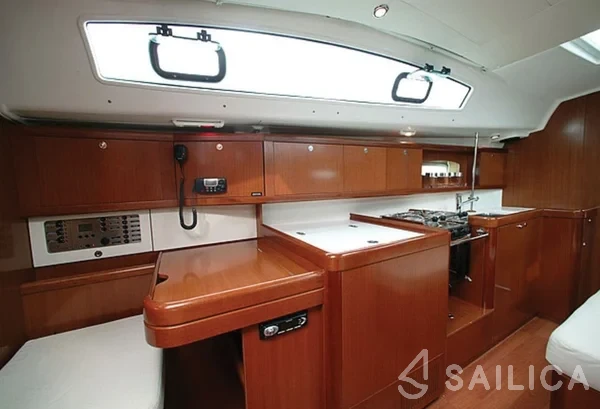 Oceanis 40 - Yacht Charter Sailica