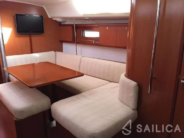 Oceanis 40 - Yacht Charter Sailica