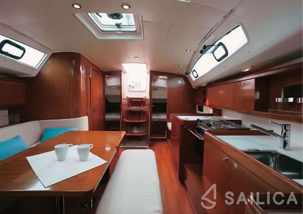 Oceanis 40 - Yacht Charter Sailica