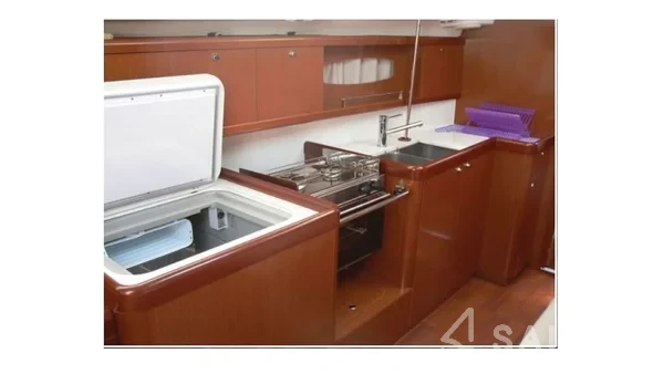 Oceanis 40 - Yacht Charter Sailica