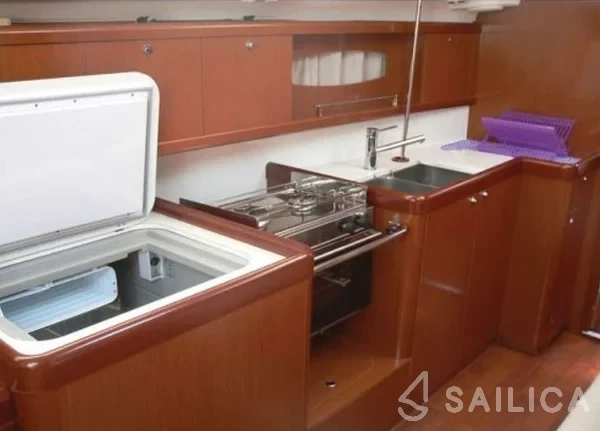 Oceanis 40 - Yacht Charter Sailica