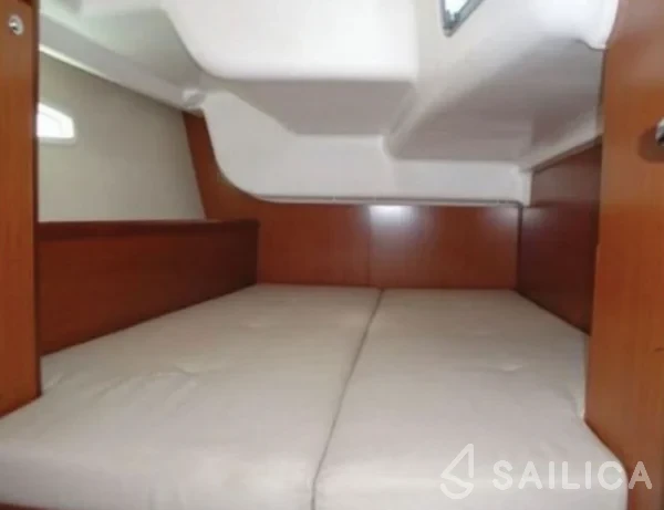 Oceanis 40 - Yacht Charter Sailica
