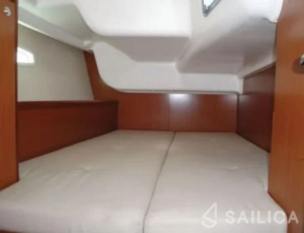 Oceanis 40 - Yacht Charter Sailica