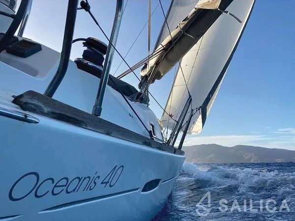 Oceanis 40 - Yacht Charter Sailica